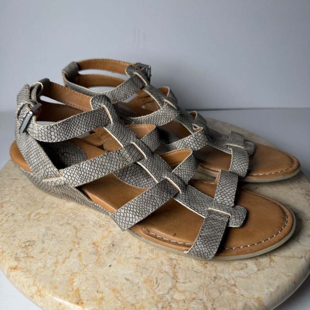 b.o.c. Gladiator Wedge Sandals 6M Gray Snakeskin Strappy Buckle